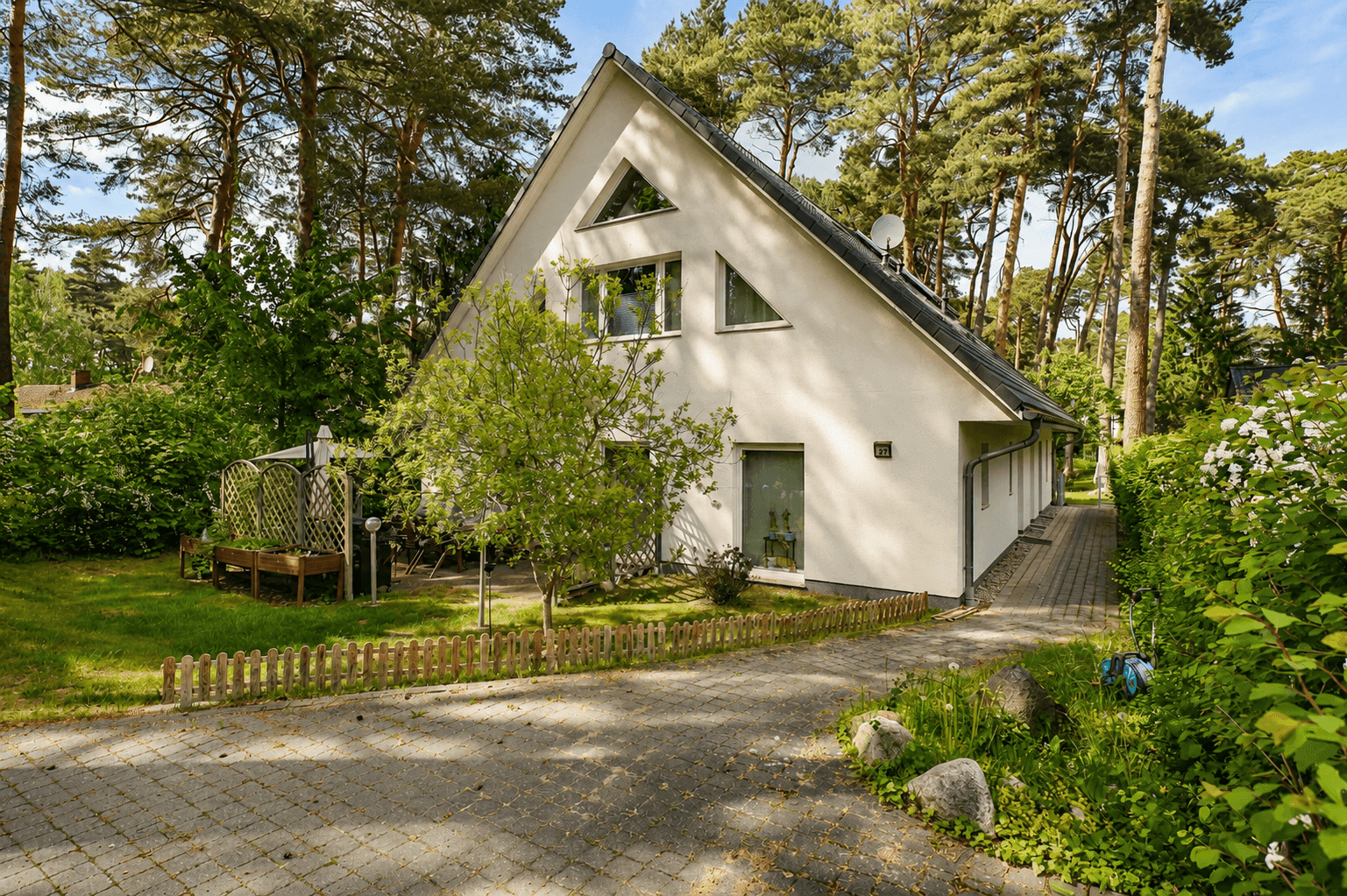 Ein Zuhause, das mit dem Leben wächst – Familienhaus mit bis zu 3 Wohneinheiten in Seenähe in Senzig