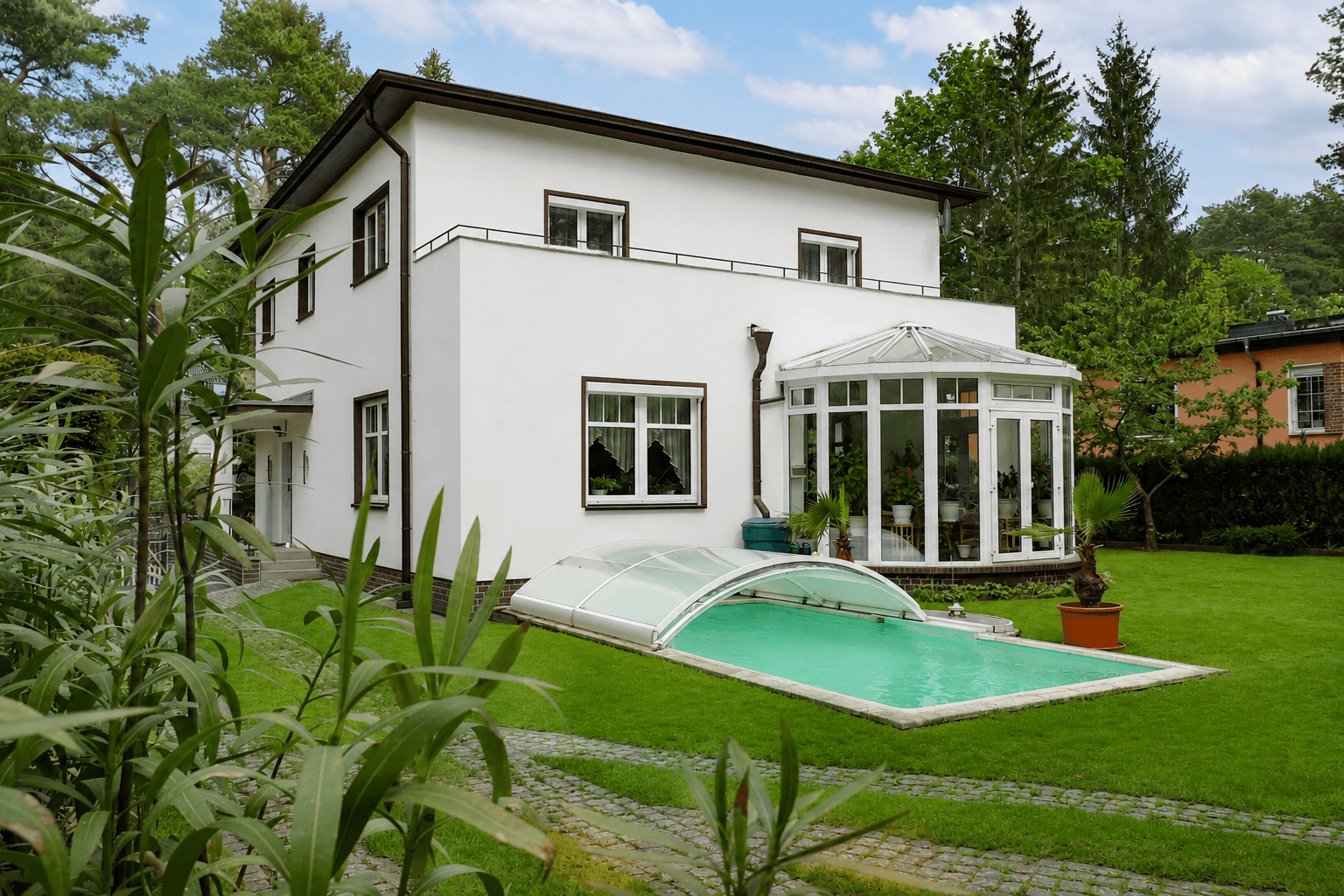 Ein Familienhaus mit Geschichte, Gartenidylle und Raum für große Momente in Kleinmachnow
